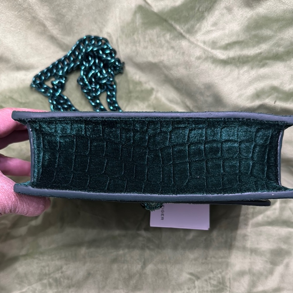 Elegant Green Textured Shoulder Bag - Picture 5 of 11